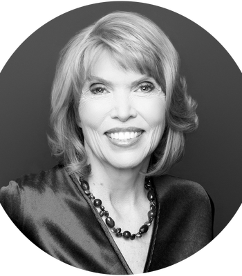 Portrait of Coleen Dearing, Associate Broker.